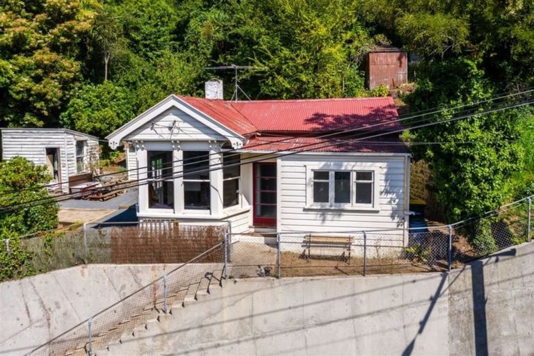 Photo of property in 52 Glen Road, Mornington, Dunedin, 9011
