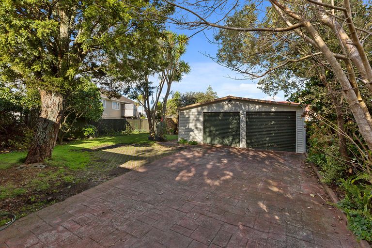 Photo of property in 52 Golf Road, New Lynn, Auckland, 0600