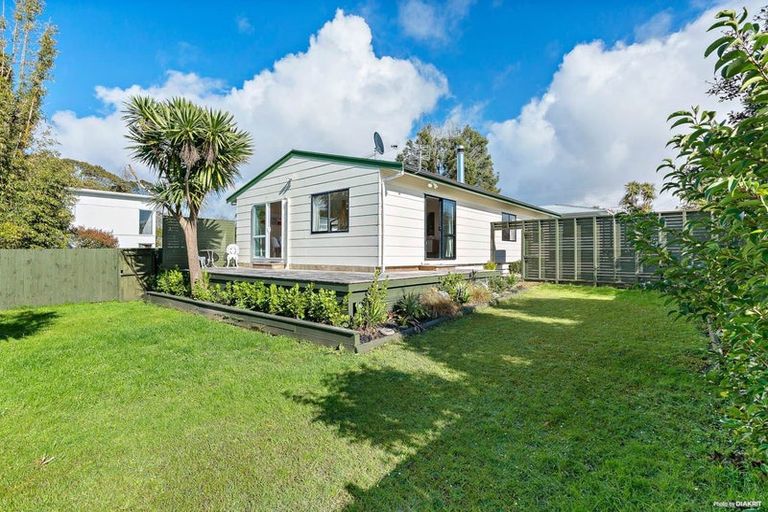 Photo of property in 106 Seymour Road, Sunnyvale, Auckland, 0612