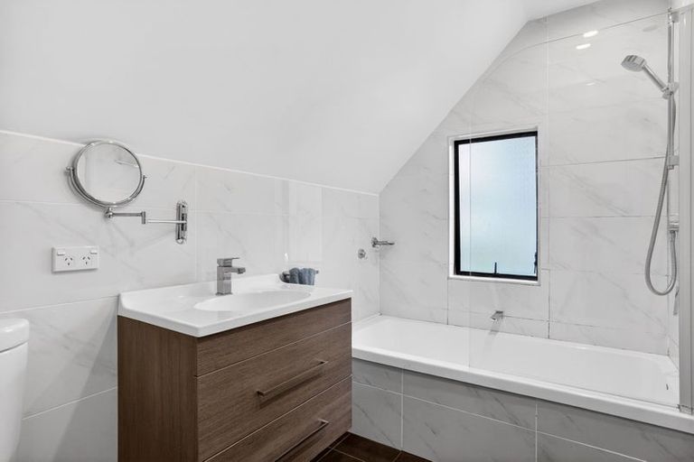Photo of property in 3/4 Telstar Place, Beach Haven, Auckland, 0626
