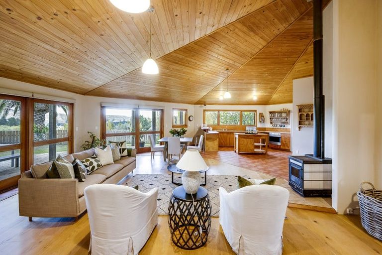 Photo of property in 565 Maraetotara Road, Maraetotara, Havelock North, 4294