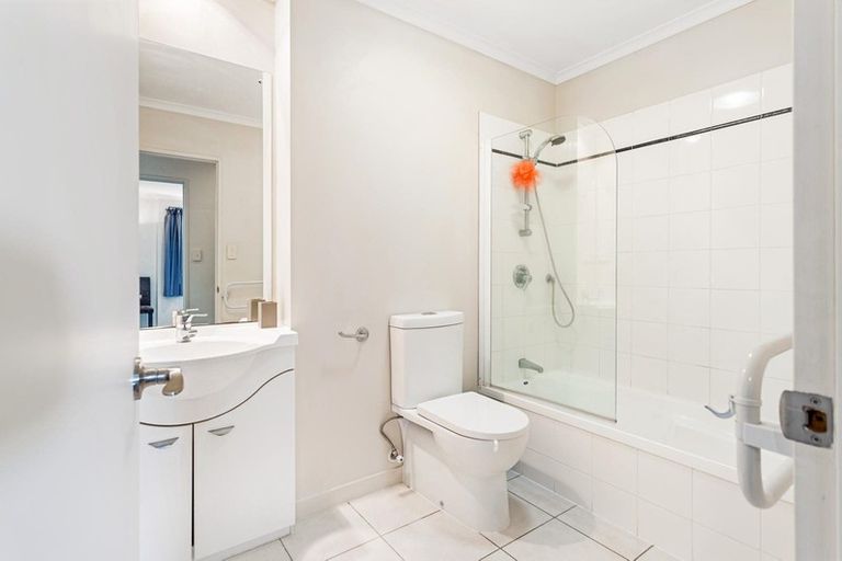 Photo of property in 34 Gunner Drive, Te Atatu Peninsula, Auckland, 0610