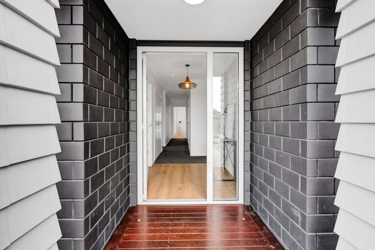 Photo of property in 13 Birdie Lane, Waiwhakaiho, New Plymouth, 4312