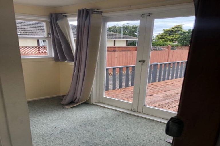Photo of property in 90 Gloria Avenue, Te Atatu Peninsula, Auckland, 0610