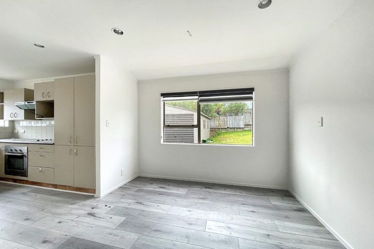 Photo of property in 38 Fitzherbert Avenue, West Harbour, Auckland, 0618