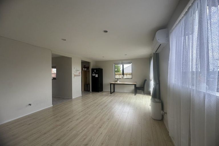 Photo of property in 27/22 Northcross Drive, Oteha, Auckland, 0632