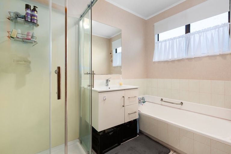 Photo of property in 124 Pikarere Street, Titahi Bay, Porirua, 5022