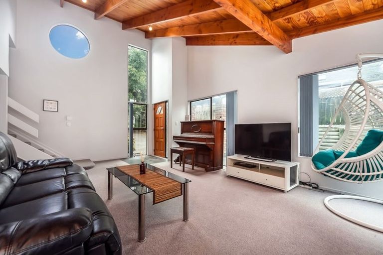 Photo of property in 6 Glucina Avenue, West Harbour, Auckland, 0618