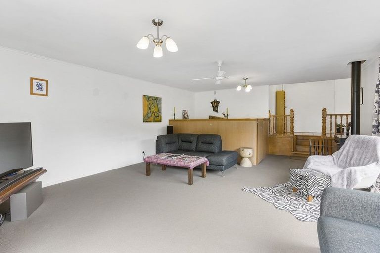 Photo of property in 28 Lowtherhurst Road, Massey, Auckland, 0614