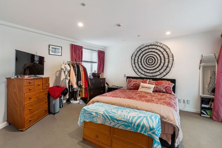 Photo of property in Portal Apartments, 1d/42 Cable Street, Te Aro, Wellington, 6011
