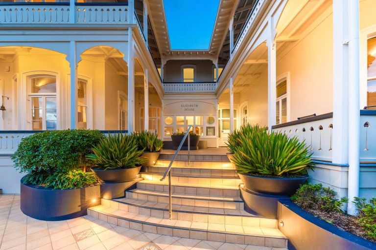 Photo of property in 2/5 King Edward Parade, Devonport, Auckland, 0624