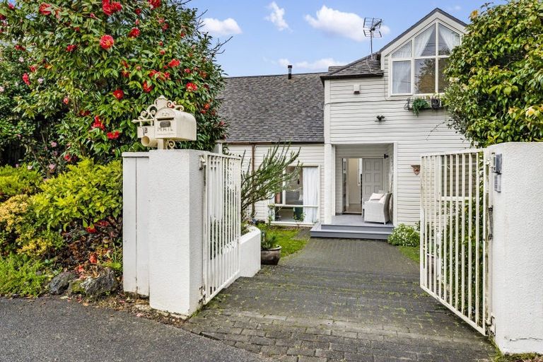 Photo of property in 1b Adrienne Place, Onehunga, Auckland, 1061
