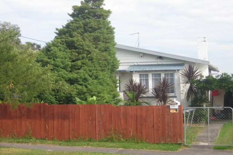 Photo of property in 88 Lynwood Road, New Lynn, Auckland, 0600