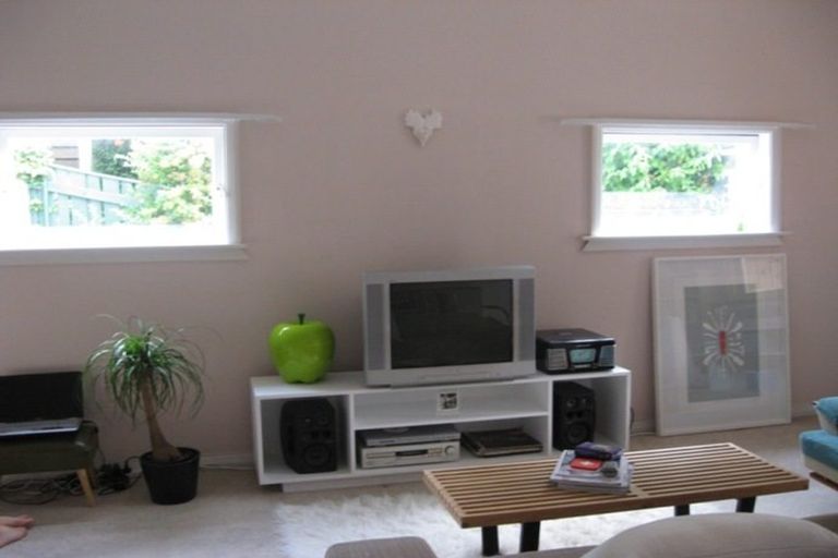 Photo of property in 87 Muritai Road, Eastbourne, Lower Hutt, 5013