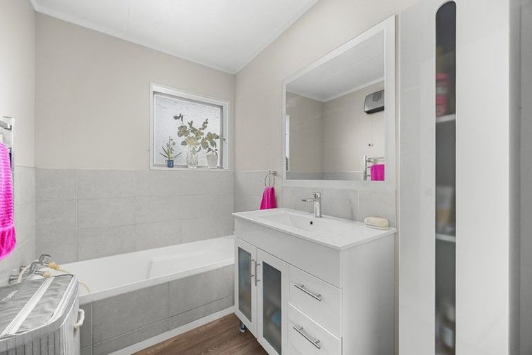 Photo of property in 2/54 Finlayson Avenue, Clendon Park, Auckland, 2103