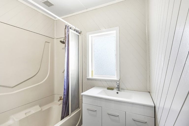 Photo of property in 16 Cameron Road, Hamilton East, Hamilton, 3216