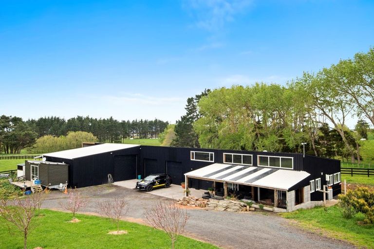 Photo of property in 15 Codlin Road, Waiuku, 2683