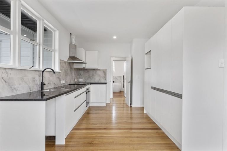 Photo of property in 70b Colwill Road, Massey, Auckland, 0614