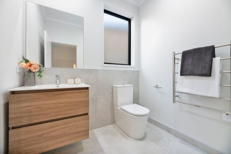 Photo of property in 27 Morus Road, Massey, Auckland, 0614