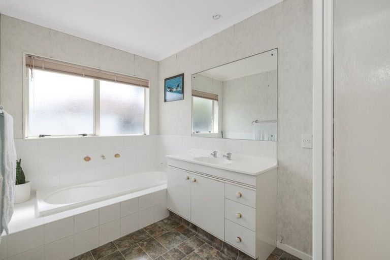 Photo of property in 16 Sandhurst Drive, Papamoa Beach, Papamoa, 3118