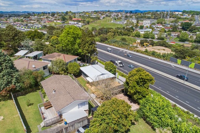 Photo of property in 2/10 Jarrah Place, Massey, Auckland, 0614