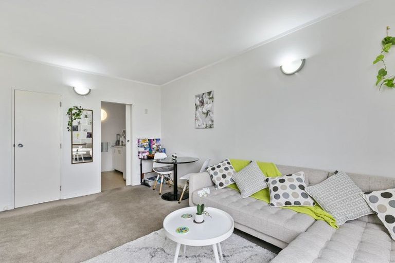 Photo of property in Hobson Court Flats, 58/70u Hobson Street, Thorndon, Wellington, 6011