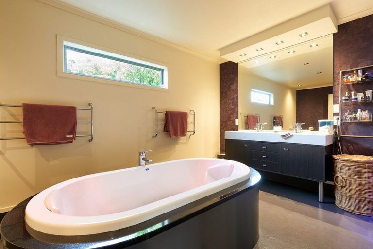 Photo of property in 30 Lowther Place, Taradale, Napier, 4112