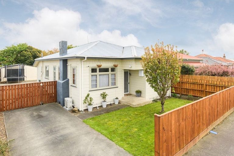 Photo of property in 25 Edgeware Road, Palmerston North, 4410