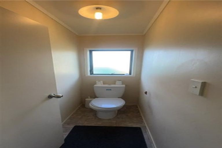 Photo of property in 28 Pukeroa Place, Papakura, 2110