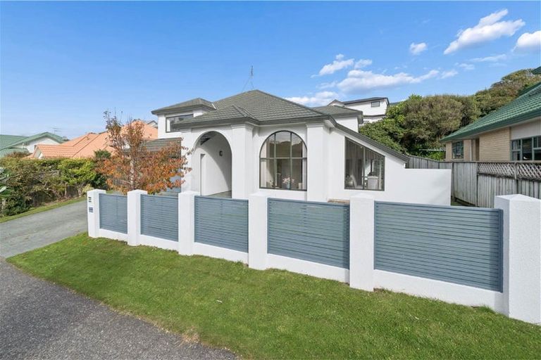 Photo of property in 23 Amesbury Drive, Churton Park, Wellington, 6037