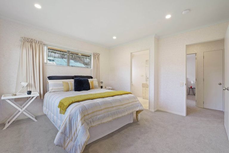 Photo of property in 74 Hillwell Drive, Henderson, Auckland, 0612