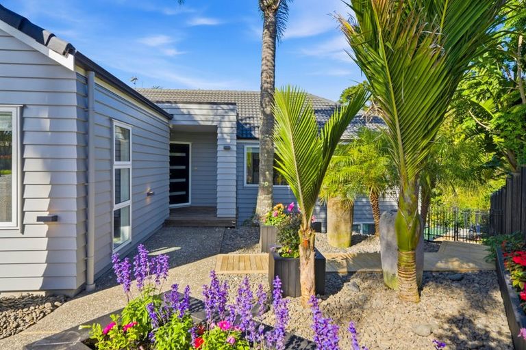 Photo of property in 14 Landing Drive, Albany, Auckland, 0632