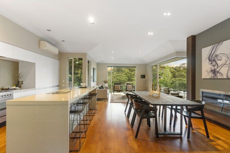 Photo of property in 6 Herrings Cove Place, Titirangi, Auckland, 0604