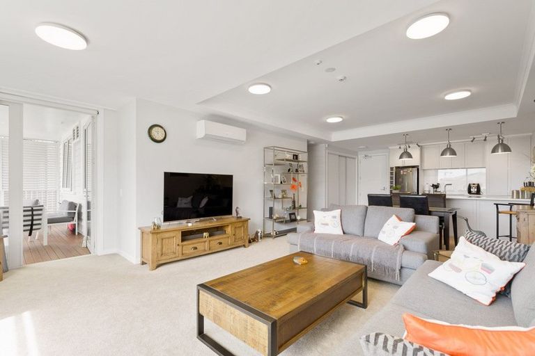 Photo of property in 148 Landmark Terrace, Orewa, 0931