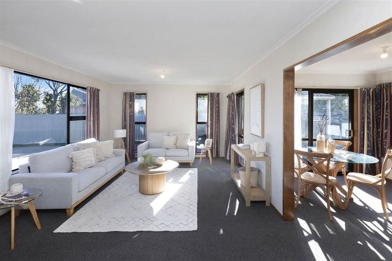 Photo of property in 11 Oakley Crescent, Hornby, Christchurch, 8042