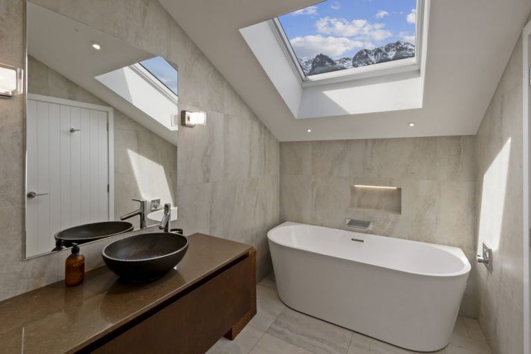 Photo of property in 14 Kerrera Lane, Jacks Point, Queenstown, 9371