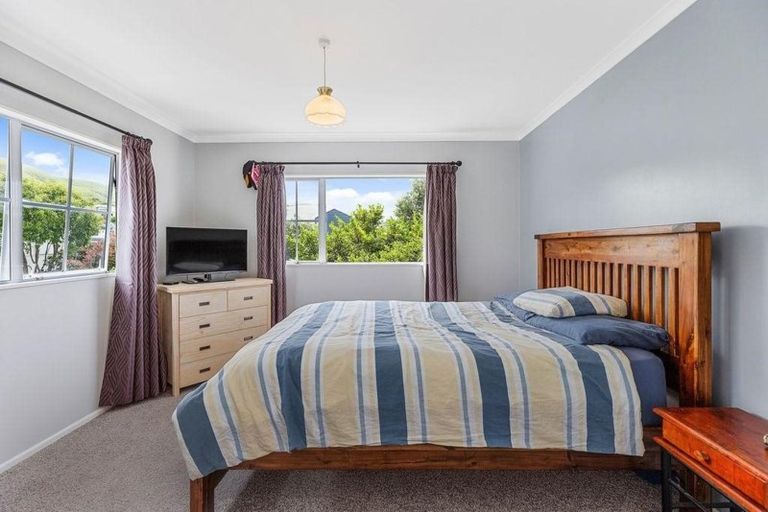 Photo of property in 153 Westchester Drive, Churton Park, Wellington, 6037