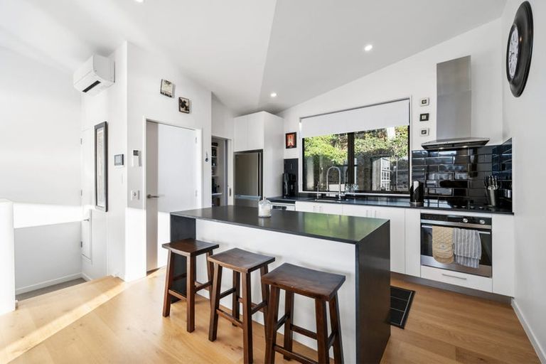 Photo of property in 18u1 Oriental Terrace, Oriental Bay, Wellington, 6011