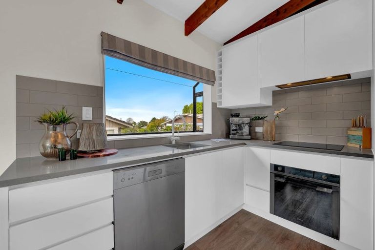 Photo of property in 38 Eyre Street, Henderson, Auckland, 0612