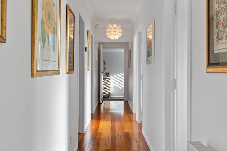 Photo of property in 16 Doris Gordon Crescent, Crofton Downs, Wellington, 6035