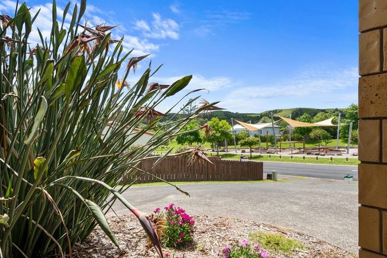 Photo of property in 38 Cabeleigh Drive, Helensville, 0800