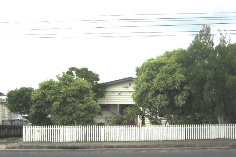 Photo of property in 52 Titirangi Road, New Lynn, Auckland, 0600