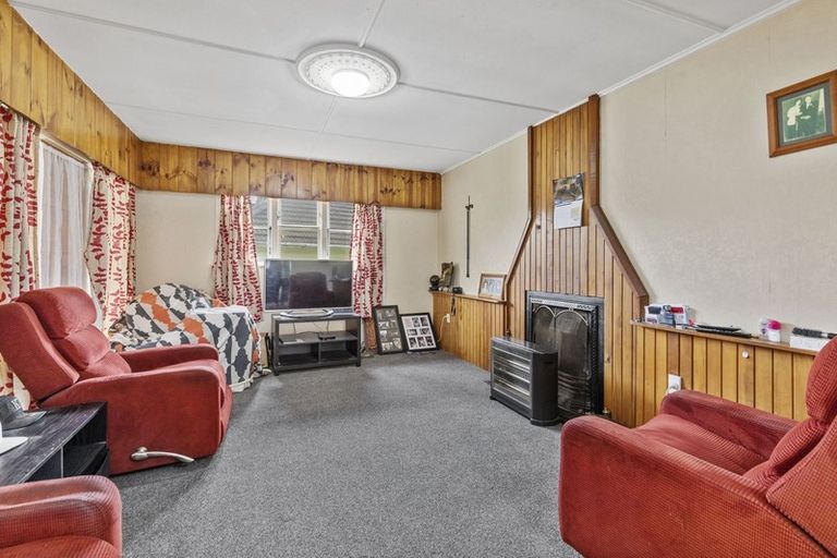 Photo of property in 35 Sunny Grove, Wainuiomata, Lower Hutt, 5014