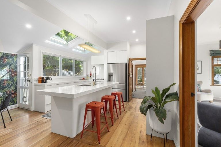 Photo of property in 57 Garden Road, Northland, Wellington, 6012