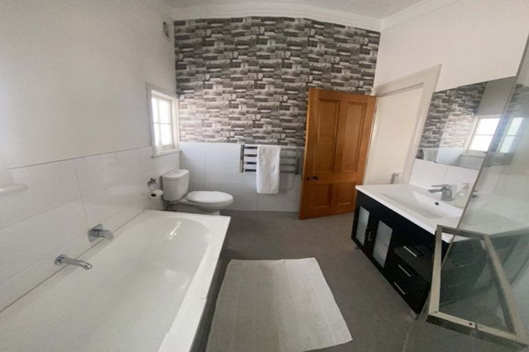 Photo of property in 80 Lake Road, Narrow Neck, Auckland, 0624