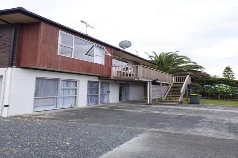 Photo of property in 1/46 John Dee Crescent, Red Beach, 0932