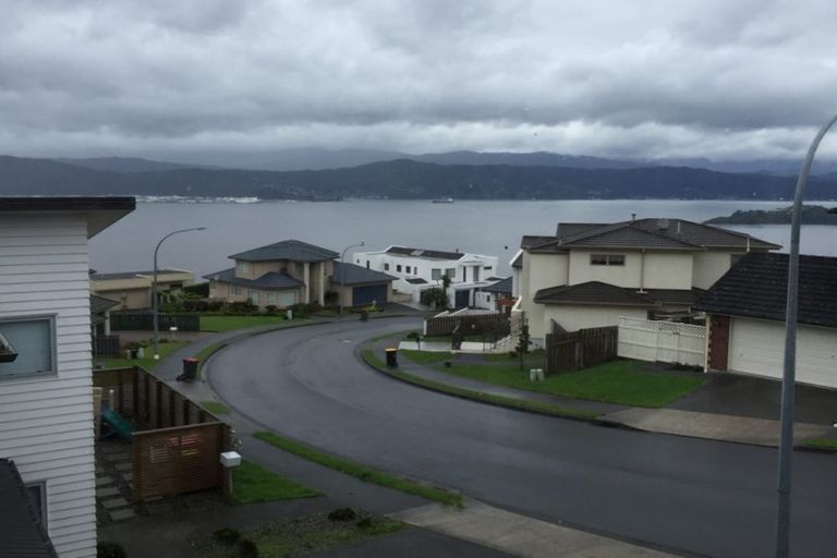 Photo of property in 23 Tamworth Crescent, Newlands, Wellington, 6037