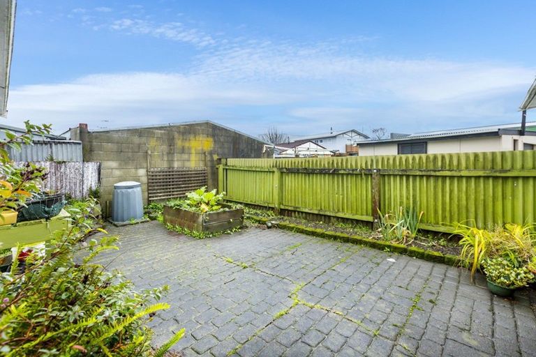 Photo of property in 2/10 Ponderosa Grove, Maoribank, Upper Hutt, 5018