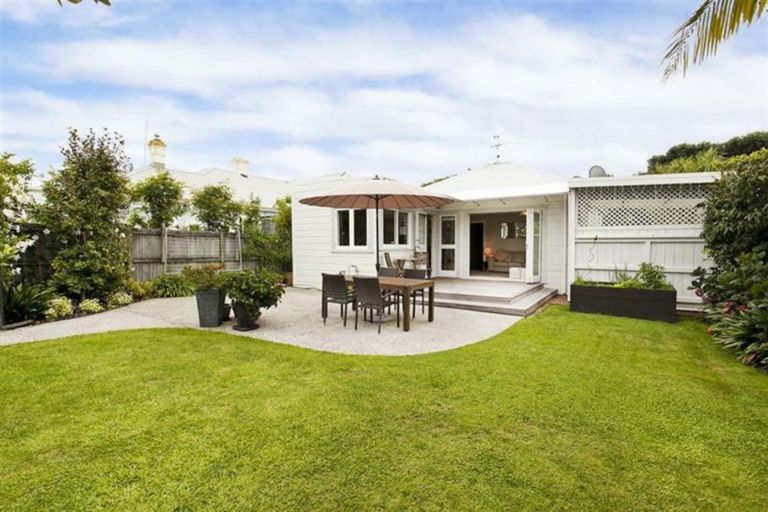 Photo of property in 10 Garden Terrace, Devonport, Auckland, 0624