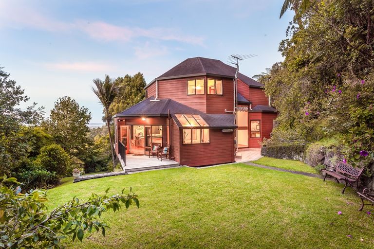 Photo of property in 170 Scenic Drive, Titirangi, Auckland, 0604